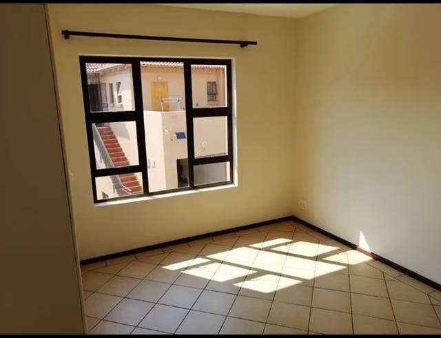 2 BEDROOM TOWNHOUSE FOR SALE IN SUNNYROCK